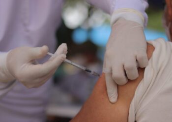 Inicia vacunación de personas mayores de 16 años en La Guajira