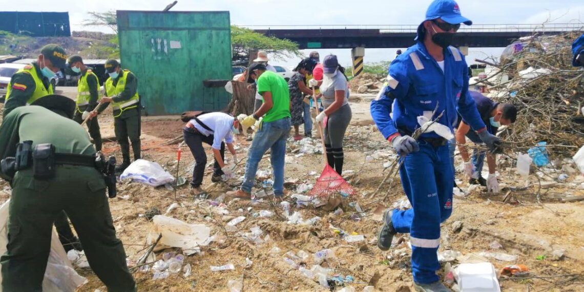 Retiran más de tres toneladas de basura en Cuatro Vías