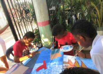 Niños y jóvenes pintan la fauna y flora de La Guajira