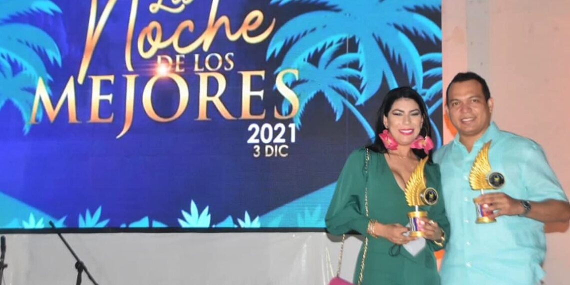 Alcalde y gestora social de Hatonuevo reciben reconocimiento regional