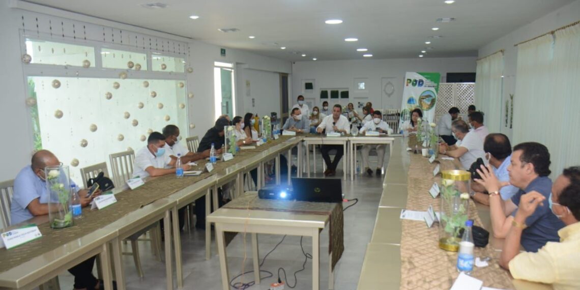 Gobernador Nemesio Roys socializa con alcaldes avances del POD