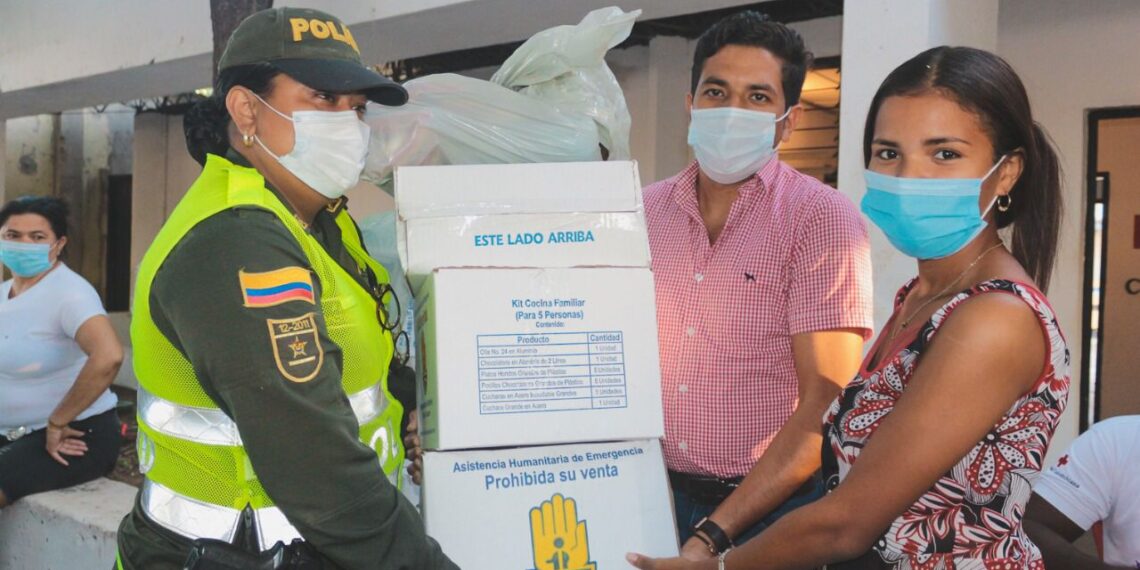 Alcaldía de Hatonuevo entrega ayudas humanitarias