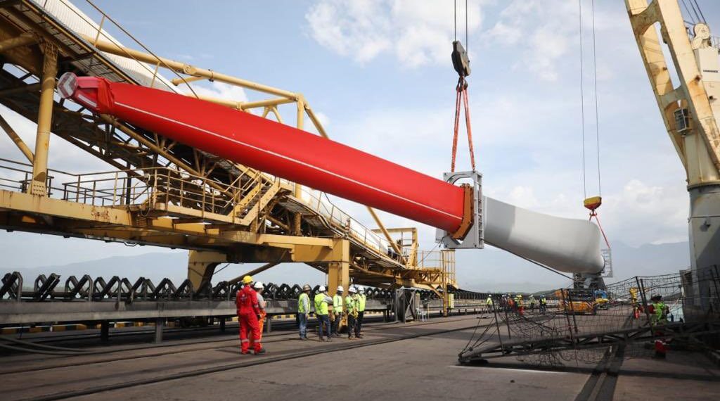 En Dibulla Duque recibió componentes aerogeneradores para Alpha y Beta