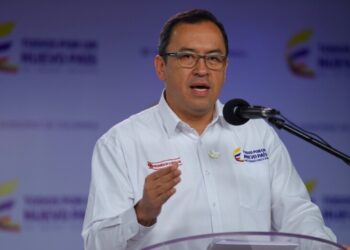 Exdirector del Sena, Alfonso Prada, será jefe de debate de Gustavo Petro