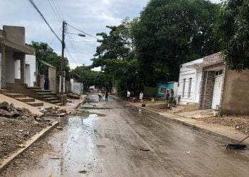 Intensifica labores de limpieza en zonas afectadas por las fuertes lluvias en Riohacha