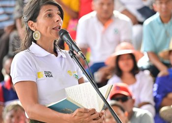 Gobierno destina $25.000 millones para paneles solares y 930 baterías para la Alta Guajira