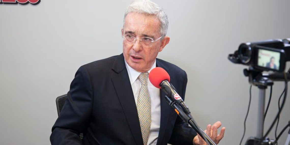 Fiscalía informa que llevará a juicios al expresidente Álvaro Uribe por soborno de testigos y fraude procesal