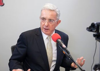 Fiscalía informa que llevará a juicios al expresidente Álvaro Uribe por soborno de testigos y fraude procesal