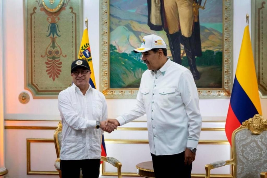 “Colombia puede ayudar mucho en la paz política”: Petro tras reunión con Maduro