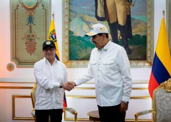 “Colombia puede ayudar mucho en la paz política”: Petro tras reunión con Maduro