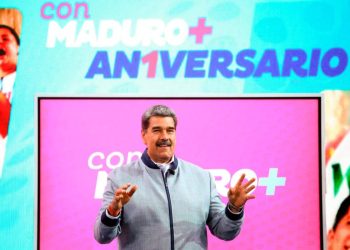 Para “lograr la paz en Venezuela”, Nicolás Maduro le pide ayuda a Gustavo Petro