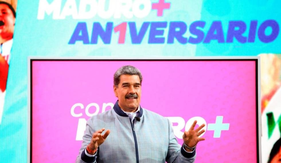 Para “lograr la paz en Venezuela”, Nicolás Maduro le pide ayuda a Gustavo Petro