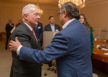 Uribe respondió al discurso de Petro en la movilización del Primero de Mayo