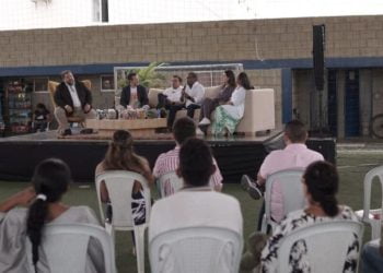 En Manaure: líderes y expertos discuten el futuro de las energías limpias