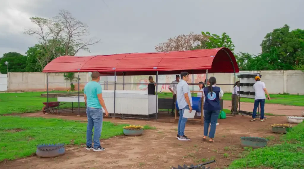 Corpoguajira impulsa la educación ambiental con entrega de eco-viveros en La Guajira