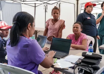 Brindan servicios médicos a comunidades vulnerables de la Comuna 10 de Riohacha