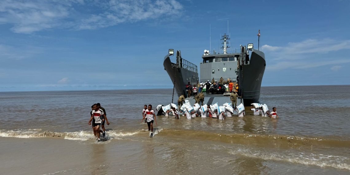 Buque de la Armada con 3.550 ayudas humanitarias zarpó hacia la Alta Guajira