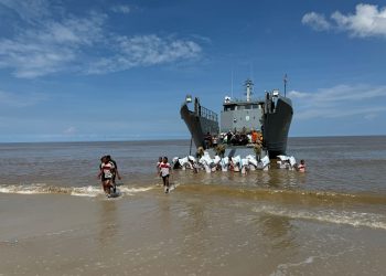 Buque de la Armada con 3.550 ayudas humanitarias zarpó hacia la Alta Guajira
