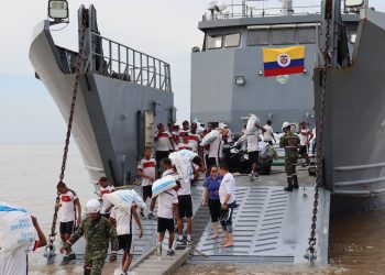 Buque ARC Golfo de Urabá de la Armada se prepara para llevar más ayudas humanitarias a la Alta Guajira