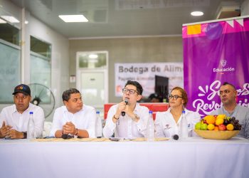 Gobierno Nacional entrega 260 mil canastas alimentarias para el receso escolar en La Guajira
