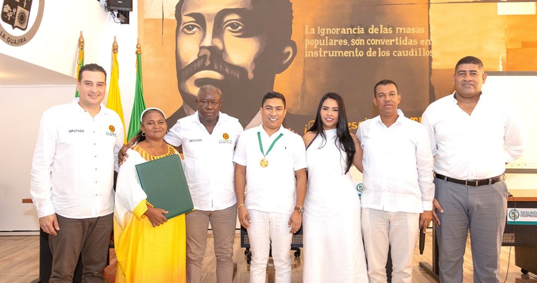 Asamblea y Concejo de Manaure entregan reconocimiento al médico wayuu Juan Palmezano