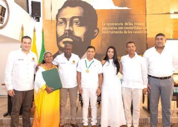 Asamblea y Concejo de Manaure entregan reconocimiento al médico wayuu Juan Palmezano