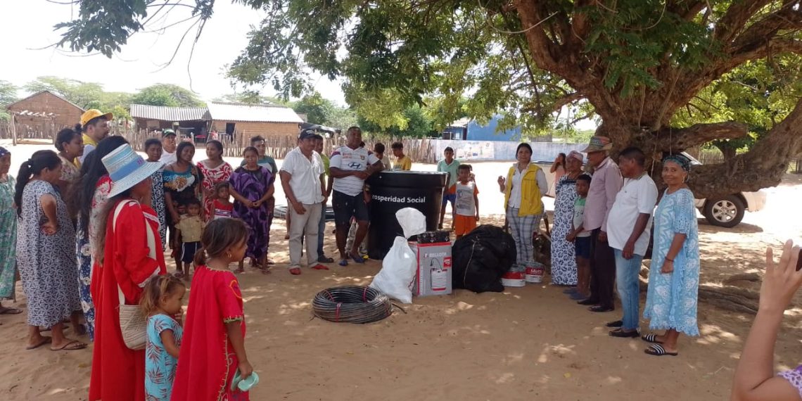 Entregan insumos y canastas alimentarias a comunidades indígenas en La Guajira