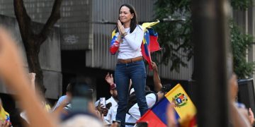 María Corina Machado es interceptada violentamente tras manifestación en Caracas