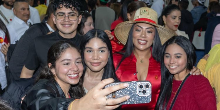 Martha Peralta Epieyú oficializa su candidatura al Senado por la Circunscripción Especial Indígena