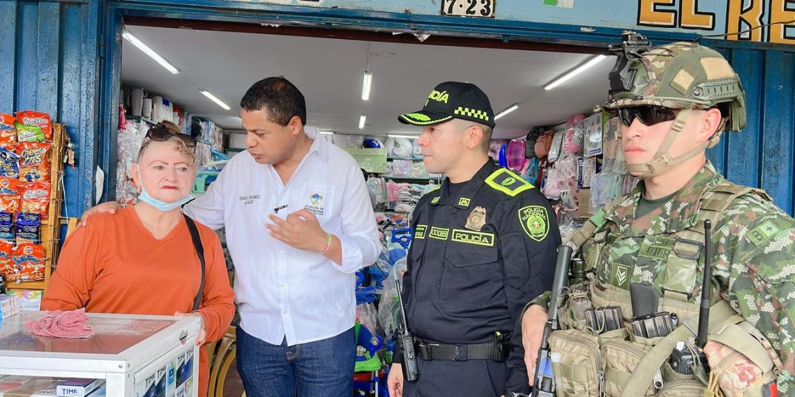 Alcaldía de Riohacha y Fuerza Pública realizan jornada de acompañamiento al sector comercial