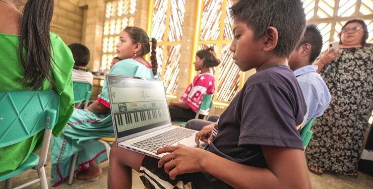 Gobierno Nacional entrega tecnología para educación en La Guajira con inversión histórica