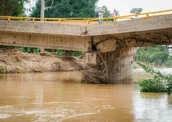 Inicia instalación de puente militar para restablecer conexión entre Magdalena y La Guajira