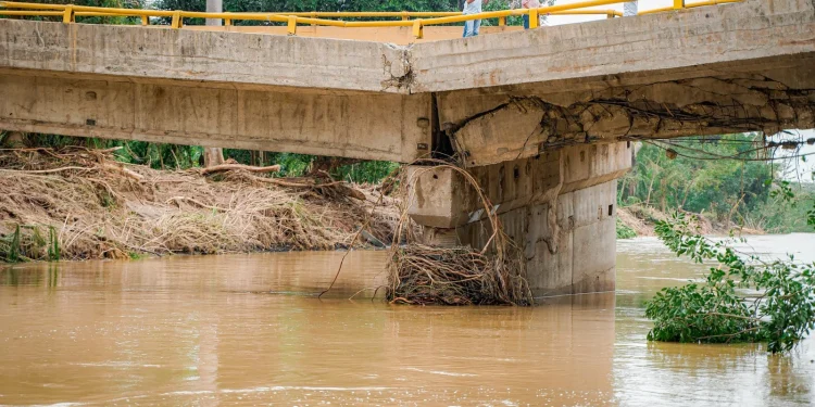 Inicia instalación de puente militar para restablecer conexión entre Magdalena y La Guajira