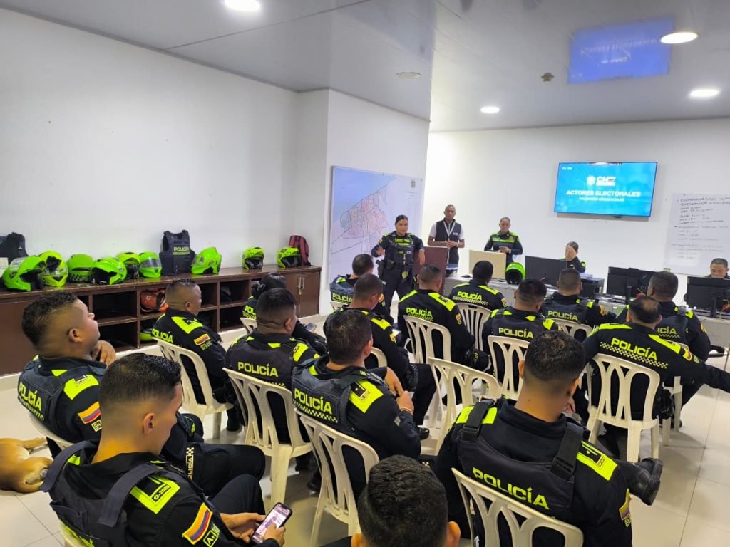 CNE refuerza control electoral en el Caribe con capacitación a la Fuerza Pública para uso de plataforma digital