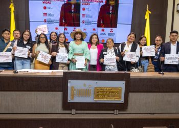 Martha Peralta radica cuatro proyectos de ley para fortalecer derechos laborales, rurales y étnicos