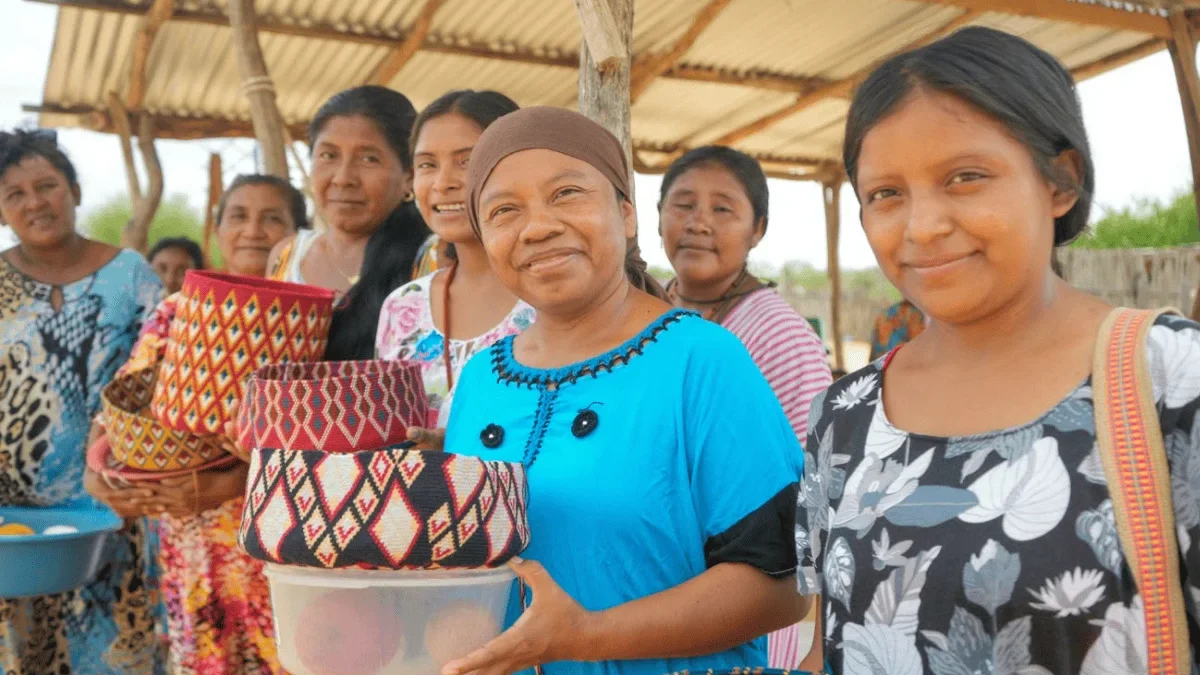 Artesanías Wayuu llegan a tiendas D1 de Bogotá y a la Feria EVA